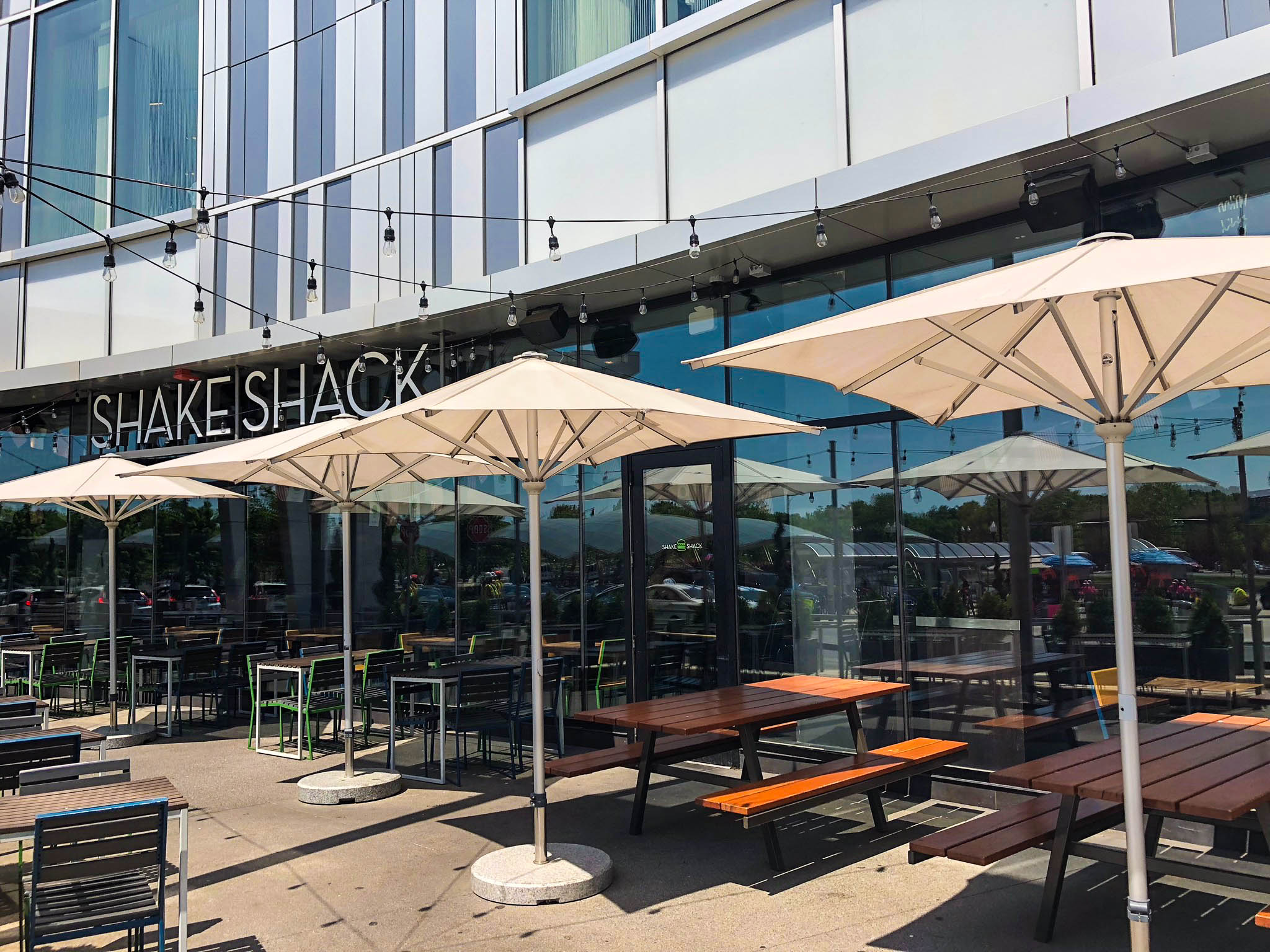 Shake Shack - Pentagon City - Front of building with picnic tables